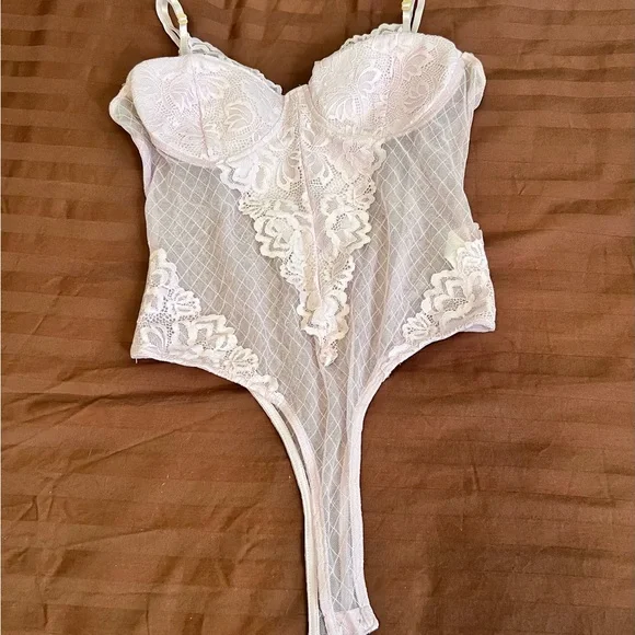 Forever 21 Sheer Lace Bodysuit
Pale Pink
Size M
Gently worn - Picture 2 of 5